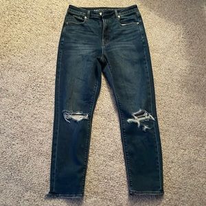 American Eagle Stretch Ripped Mom Jeans - Size 6 Regular